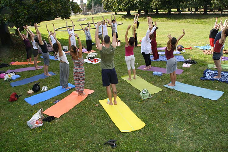 yoga-purnima-belgioioso-armonia
